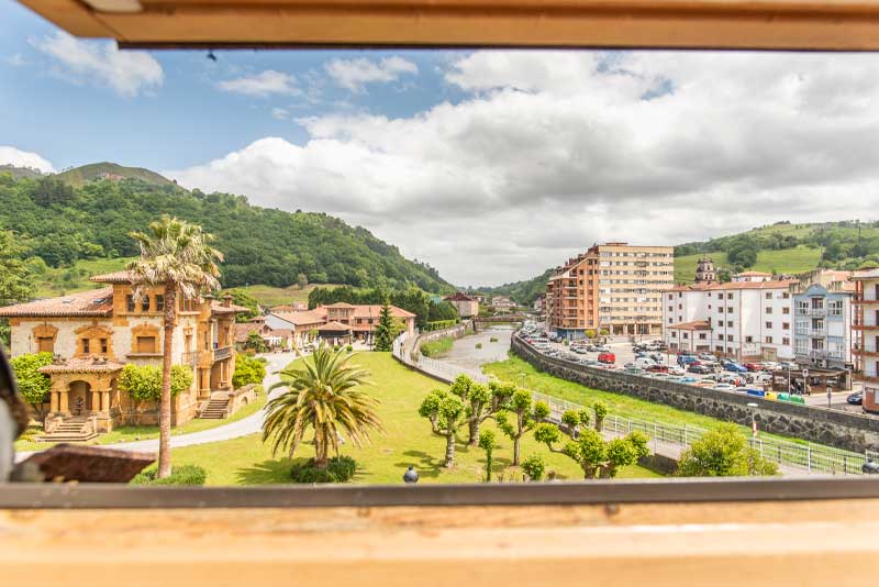 Habitación económica del hotel Santa Cruz de Cangas de Onís